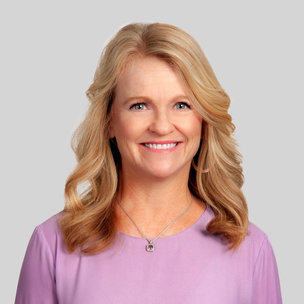 Headshot of Beth Summers, Director of Corporate Sales at Roam Galleria