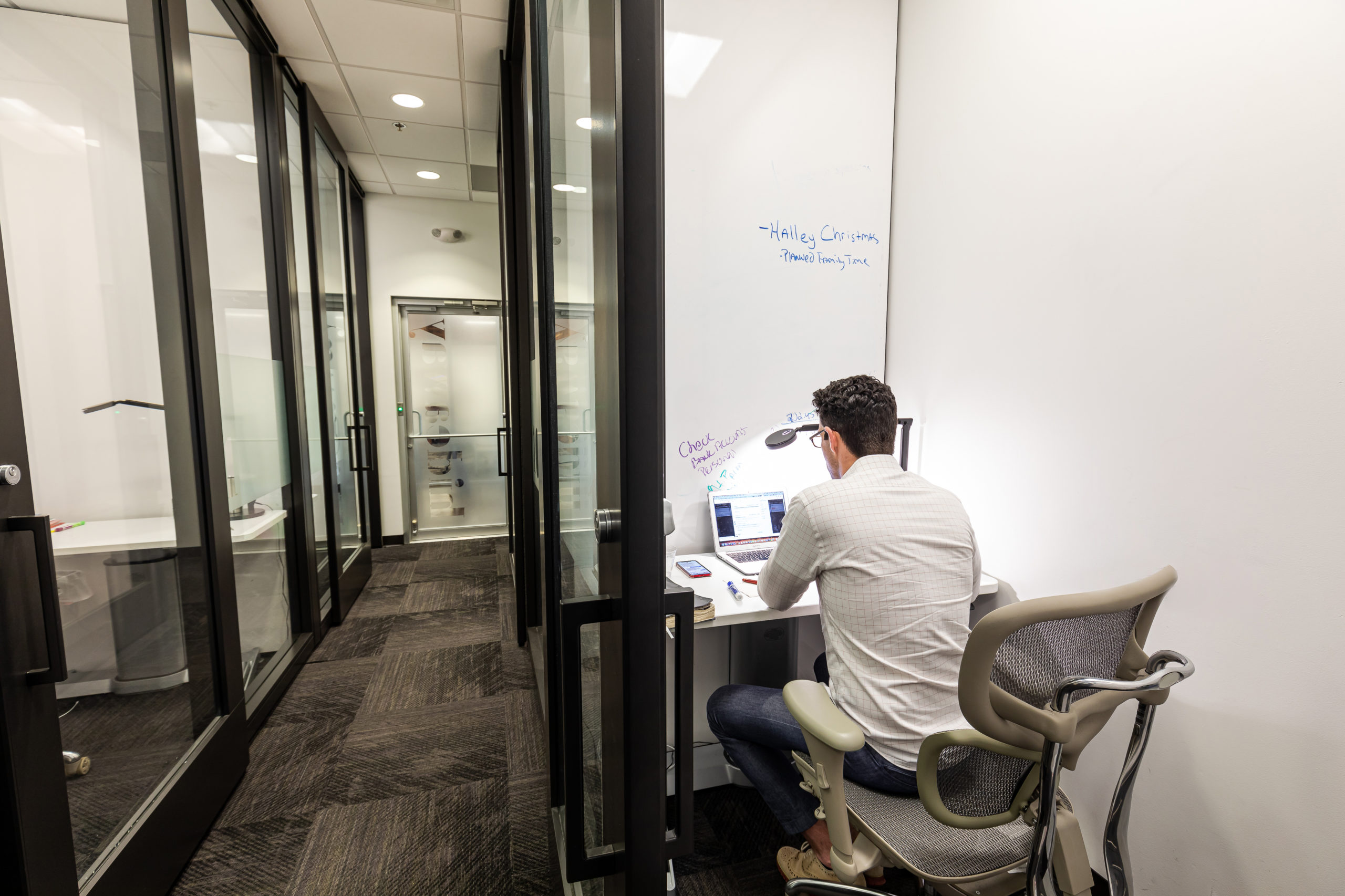 Private Desk at Roam Galleria